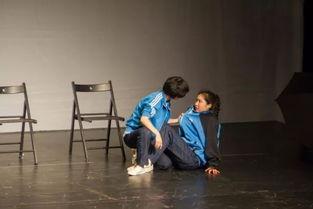 霸凌女孩吃瓜,揭秘霸凌女孩的隐秘生活