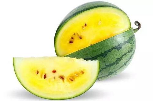 菏泽大街吃瓜,夏日吃瓜盛宴，品味街头风情