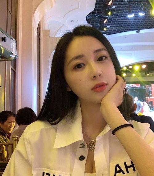 吃瓜博主空姐,吃瓜博主带你领略神秘空姐生活