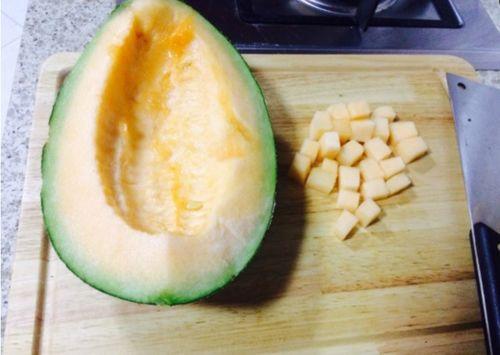 养猪吃哈密瓜,绿色养殖新篇章