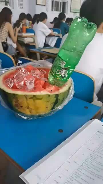 吃瓜粉窜稀,吃瓜粉狂欢背后的“窜稀”现象解析