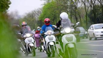 吃瓜借摩托车,意外开启欢乐之旅